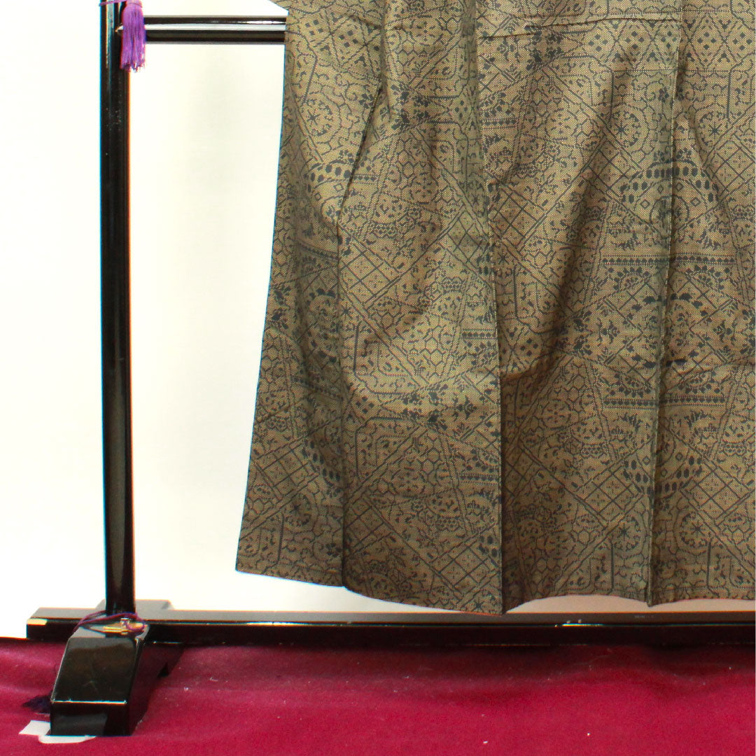 Oshima Tsumugi, Length 154.5cm, Sleeve length 62cm, Karakin color, Warp and weft ikat, Abstract pattern, Pure silk, A rank, Lined, Black, 1116002573210