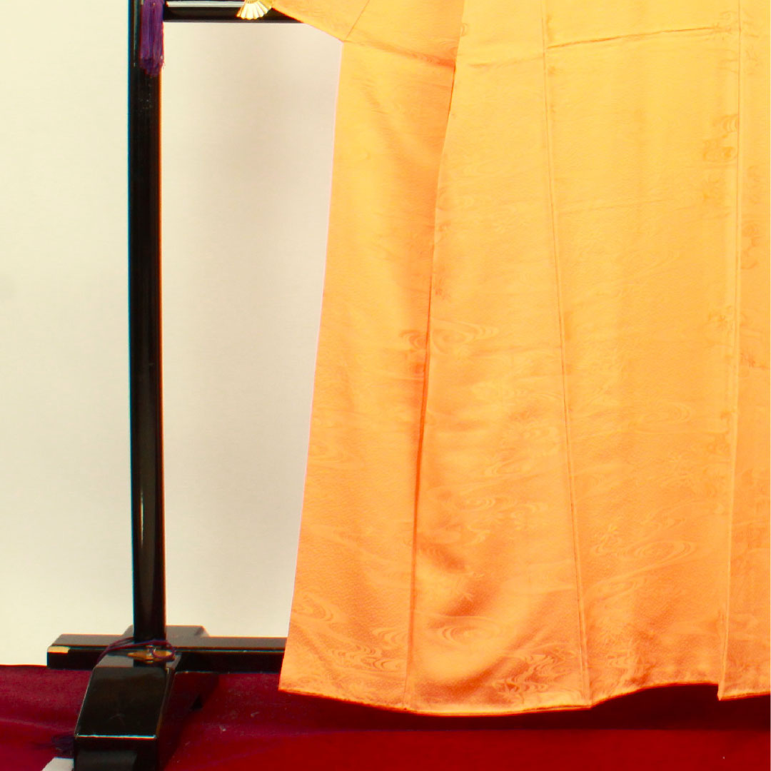 色無地 正絹 赤支子色 流水 違い鷹の羽 身丈161.5cm 裄丈64.5cm 袷 Aランク 朱系 1114000823416