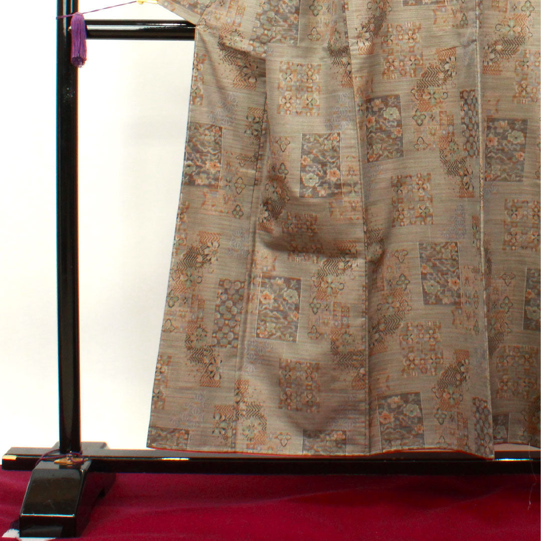 紬 身丈155cm 裄丈62.5cm 絹鼠色 抽象模様 しつけ糸付き 正絹 Sランク 袷 グレー系 1116002722322