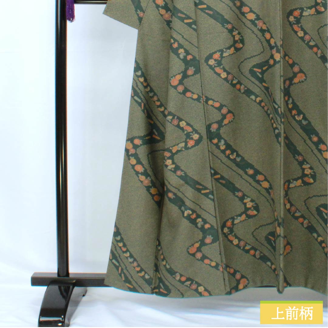 小紋 ポリエステル 身丈159cm 裄丈67cm 袷 鉄色(てついろ) 洗える着物 流水 蝶 Sランク 緑系 1115005192319