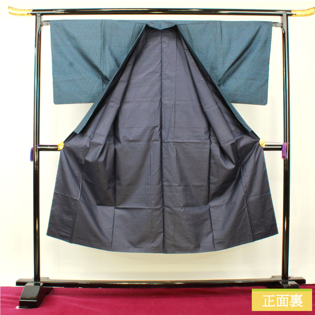 男物 正絹 身丈139.5cm 裄丈66.5cm 大島紬 100亀甲 亀甲模様 Sランク 袷 紺系 1119000812318