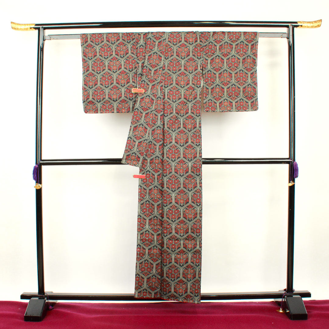 村山大島 身丈158cm 裄丈63.5cm 抽象模様 正絹 Aランク 袷 黒系 1116001983310