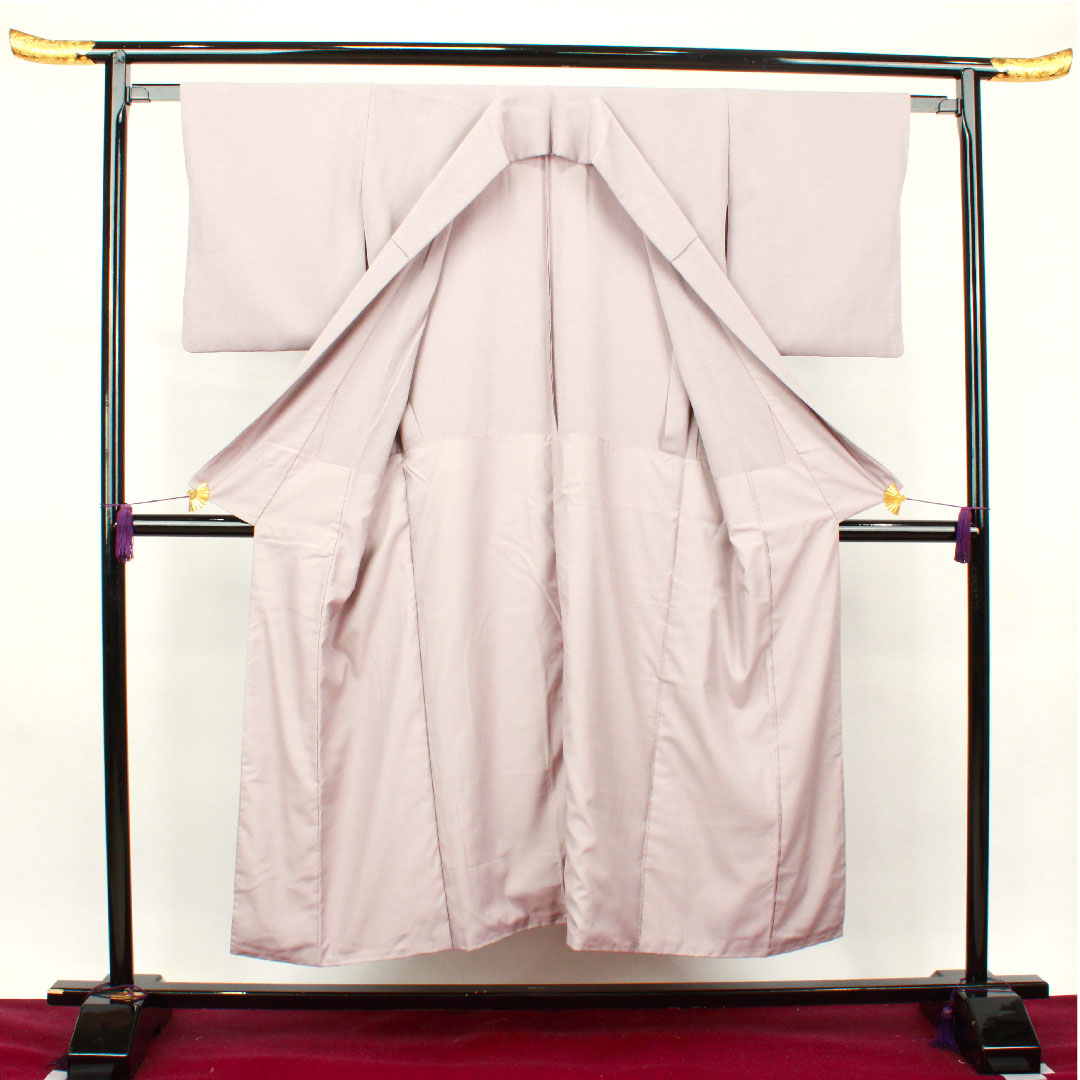 色無地 ポリエステル 鈍紫色 洗える着物 素無地 胴抜き仕立 百合 身丈148.5cm 裄丈61.5cm 袷 Sランク 紫系 1114000742120