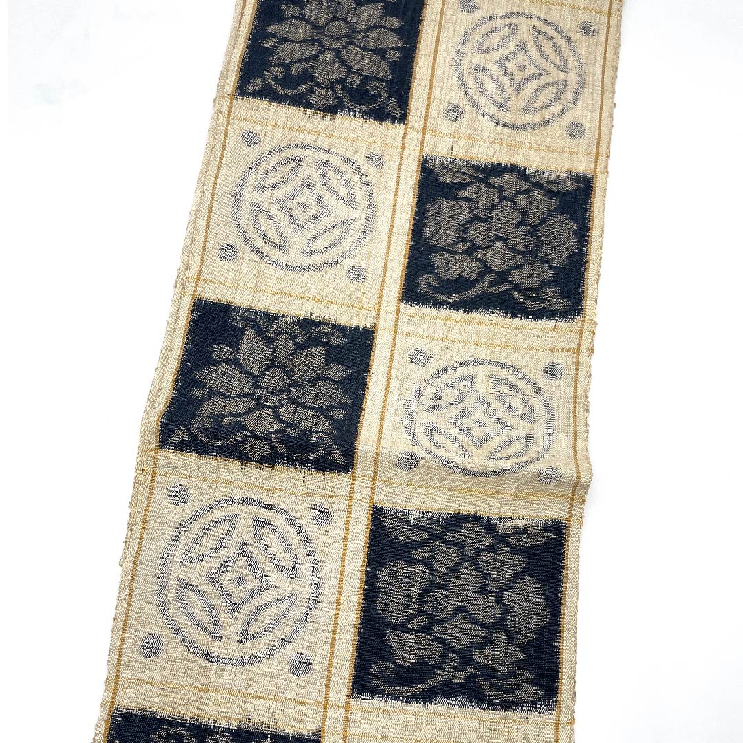 名古屋帯 生成り色 紬地 市松に抽象花と七宝模様 帯丈366cm 正絹 Sランク 六通 カジュアル ベージュ系 1124004922325 名古屋仕立て