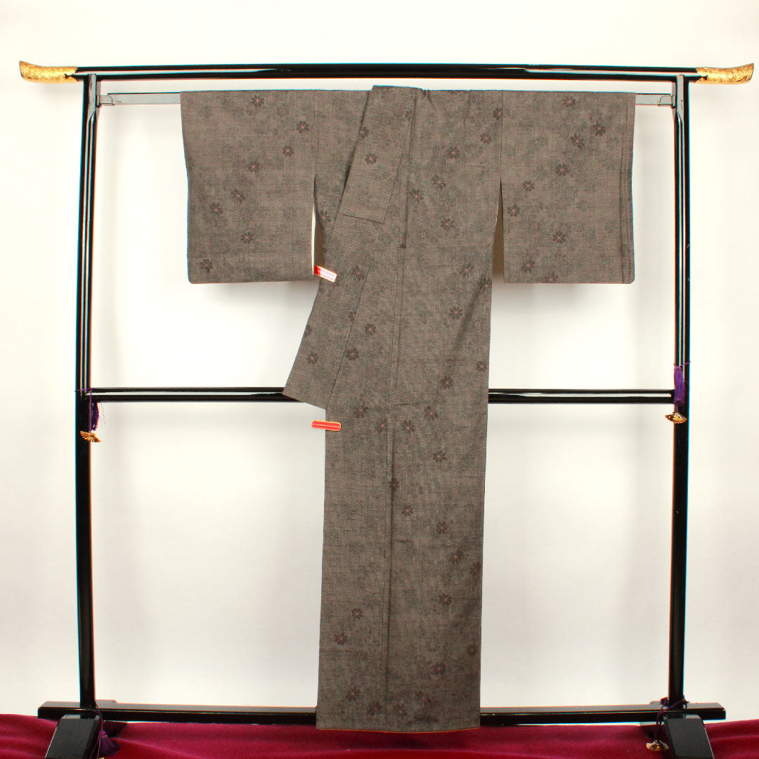 紬 身丈158.5cm 裄丈64cm 墨色 亀甲 花模様 正絹 Sランク 袷 グレー系 1116001872322