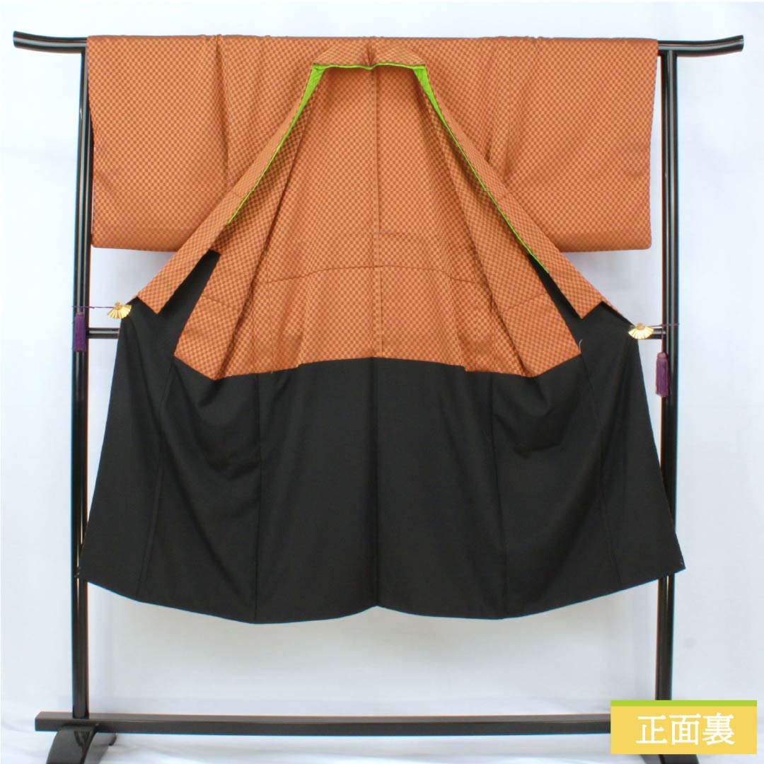 男物 ポリエステル Sランク 身丈133.5cm 裄丈66.5cm 濃朽葉色(こいくちばいろ) 市松模様 背抜き仕立て 半衿付き 袷 橙系 1119001372326