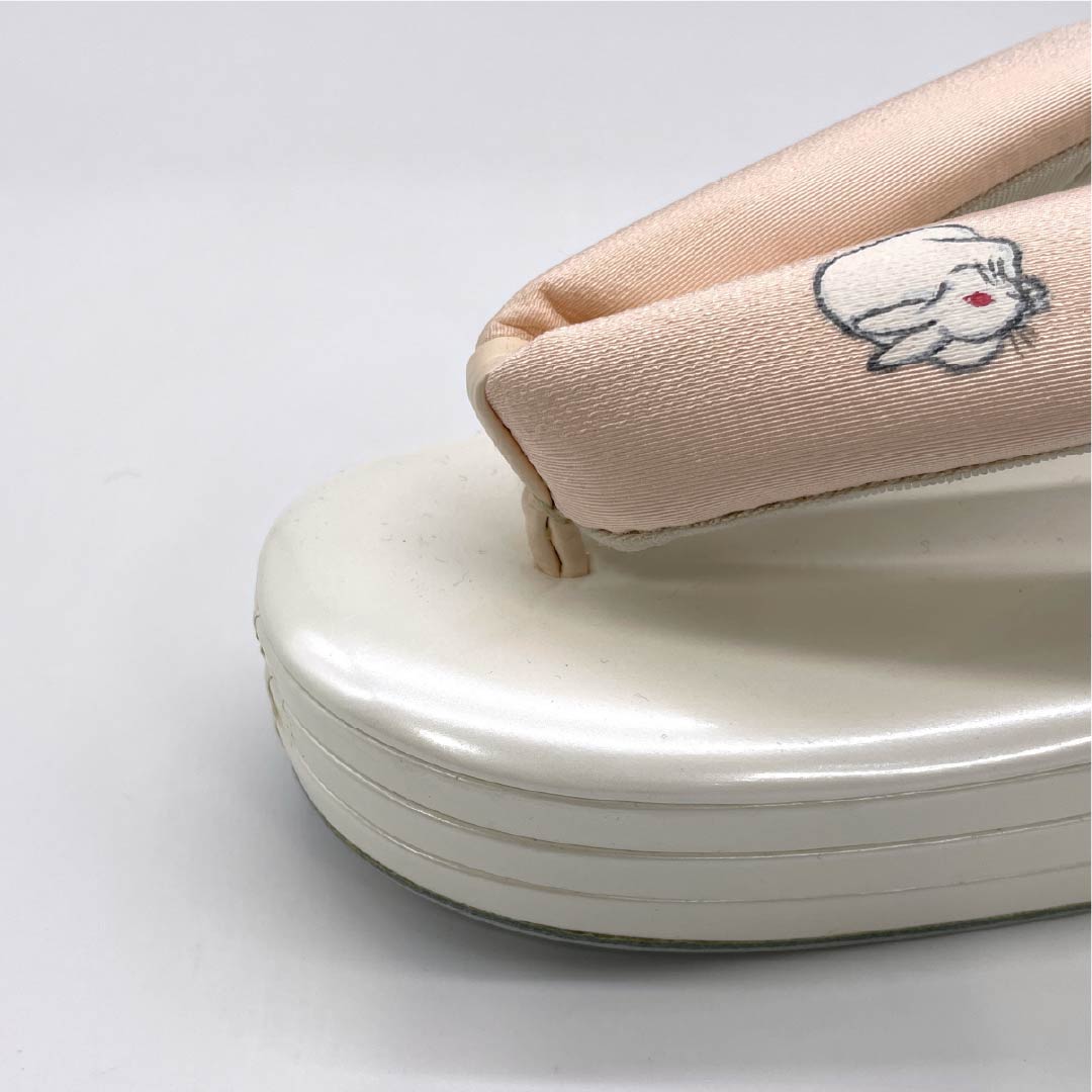 (Like New) Rabbit Zori Sandals, Synthetic Leather, New Condition, Perfect for Furisode Kimono, 5-Ply Sole, 23.5cm Long, Size M, White, Item Number 1122001501311