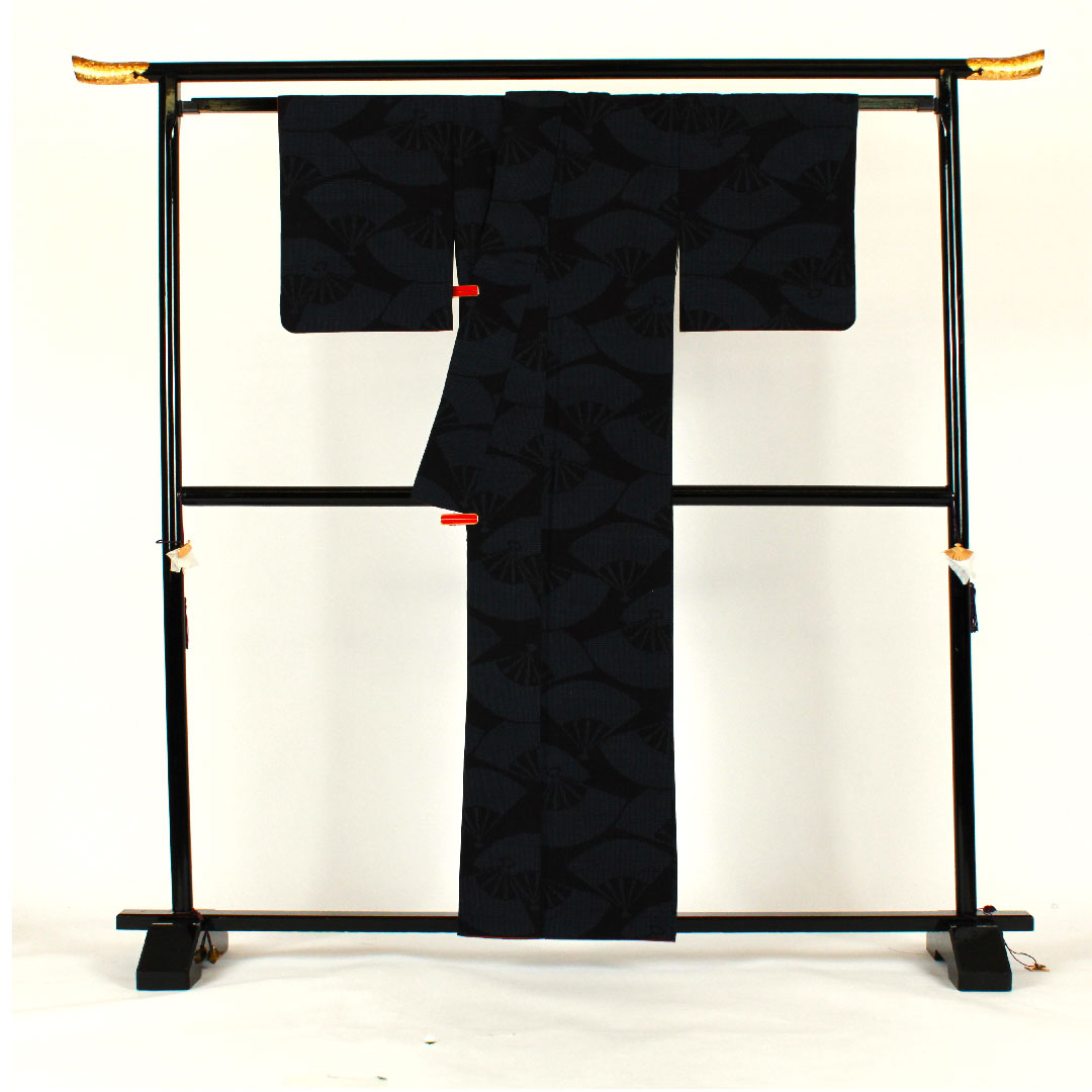 結城紬 身丈159.5cm 裄丈65cm 80亀甲 扇 正絹 Aランク 袷 黒系 1116001173310