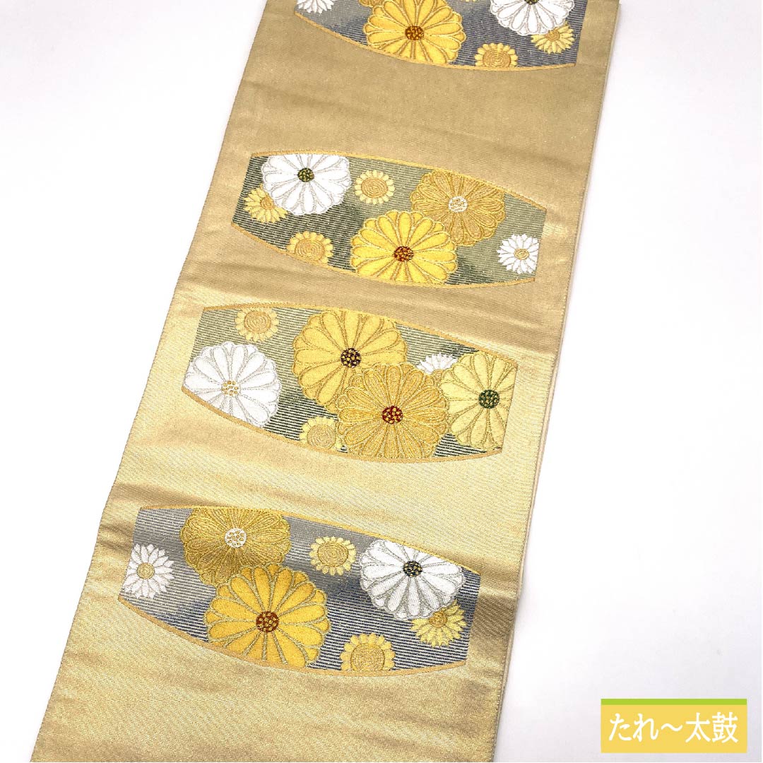 Formal, gold-tone, pure silk obi with a S-rank design, featuring a chrysanthemum design and gold leaf accents. Length: 448cm. Features six-fold hem. Product number: 1123015222321.