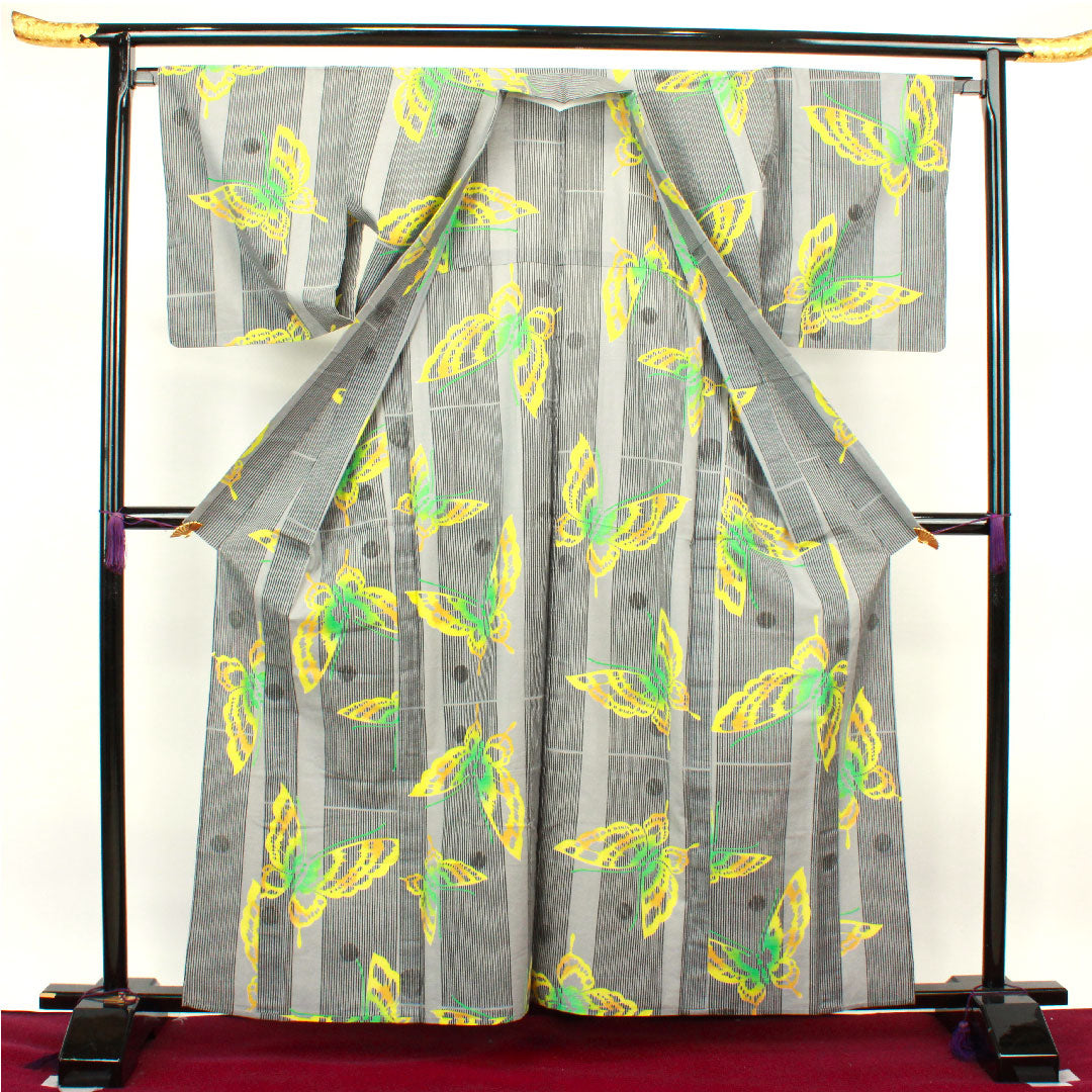 浴衣 灰色 蝶 木綿 Sランク 単衣 身丈162cm 裄丈67cm グレー系 1118002452422