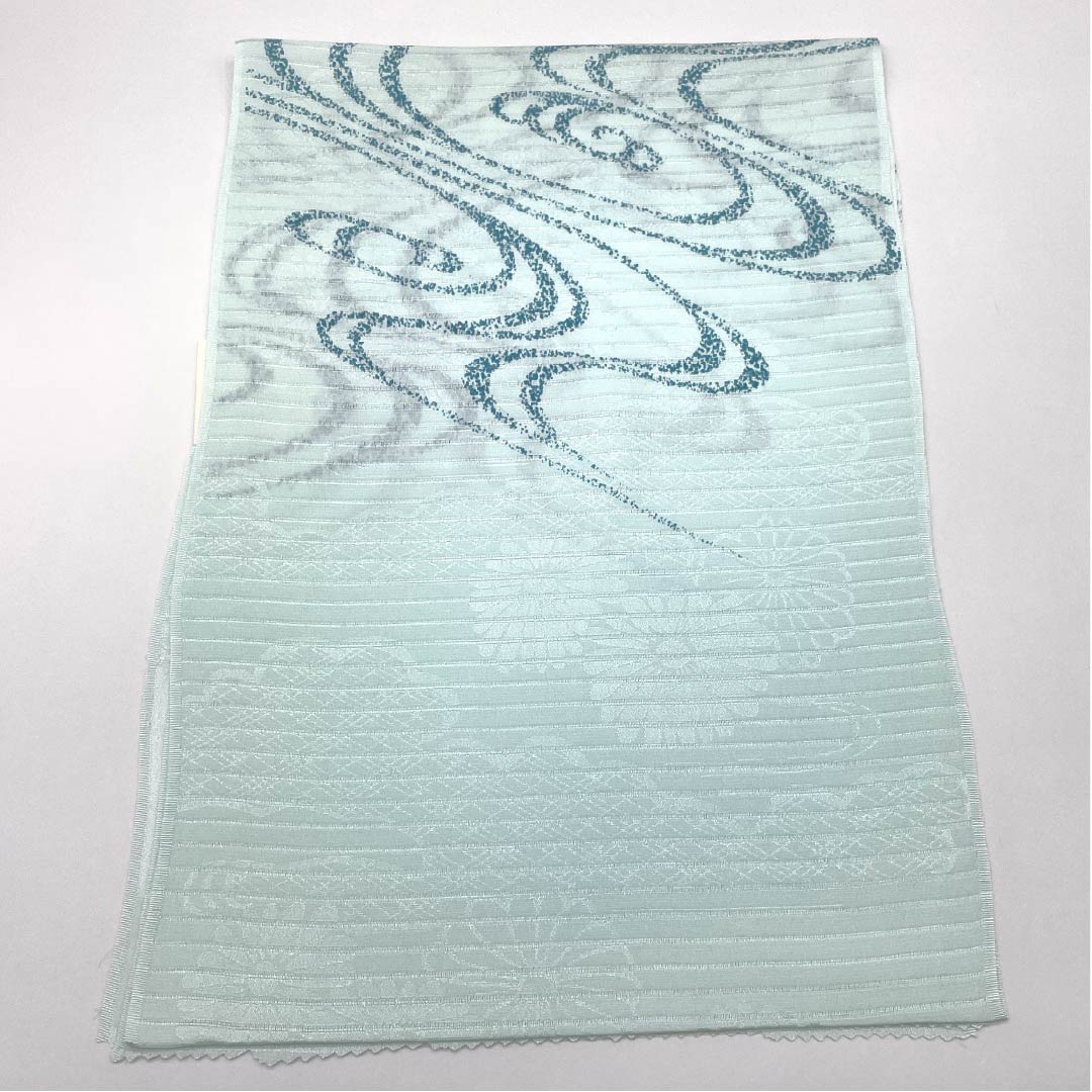 (新品)帯揚げ 正絹 セミフォーマル 淡水色(うすみずいろ) 夏物 流水 古典柄 長さ約168cm 幅約28.5cm NEWランク 水色系 1136000851924