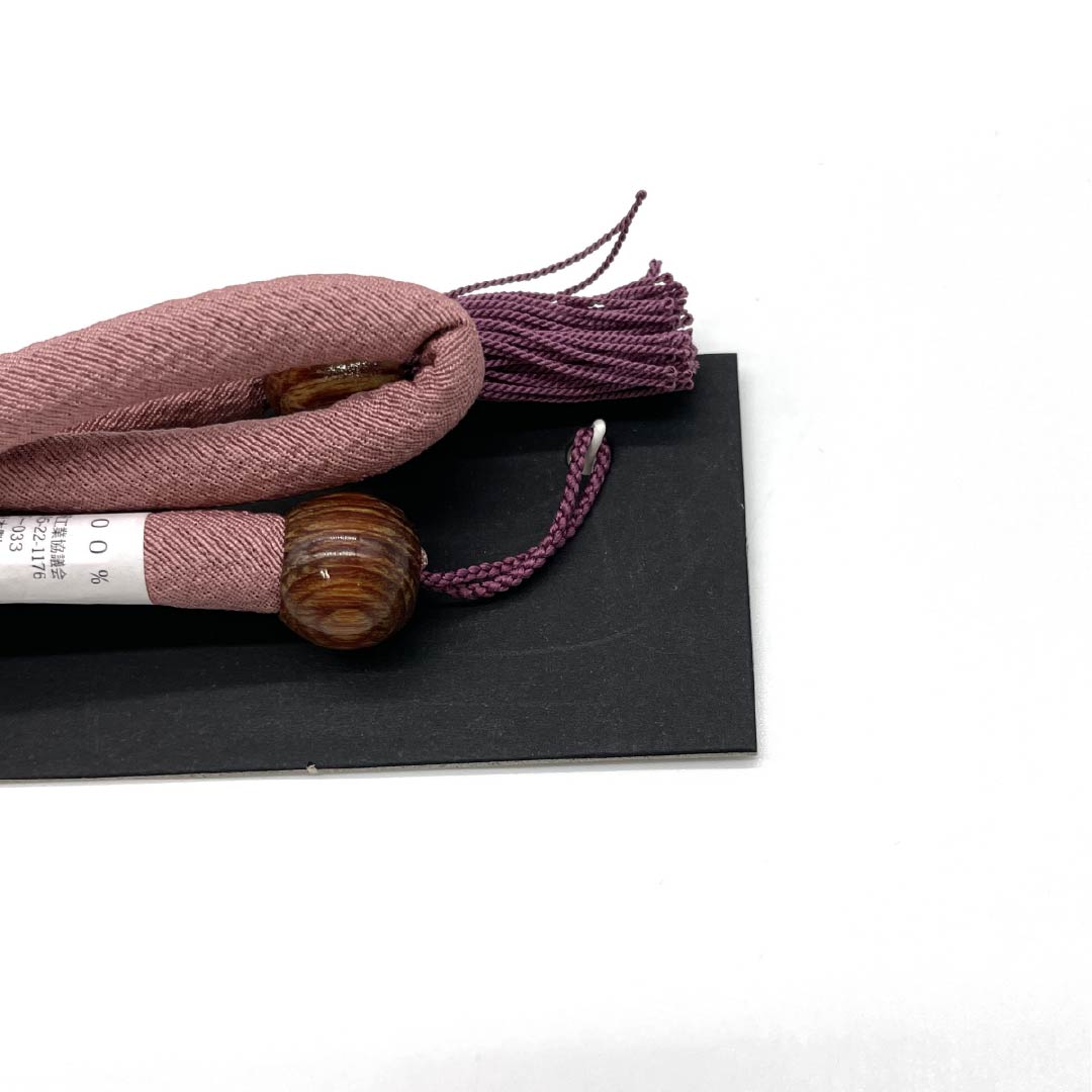 羽織紐 正絹 NEWランク カジュアル 積紅色(せきこういろ) 撚り房 もろ縄結び 蝶結び 丸ぐけ ピンク系 1121000101913