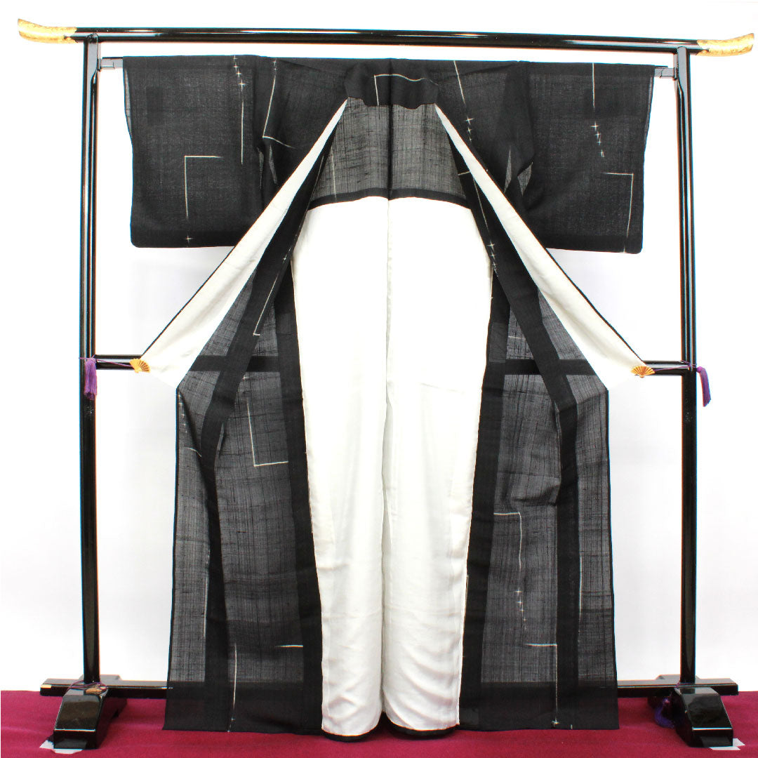 夏物 正絹 紬 身丈169cm 裄丈65.5cm 絣 幾何学模様 夏紬 紗 Sランク 黒系 1132001582510