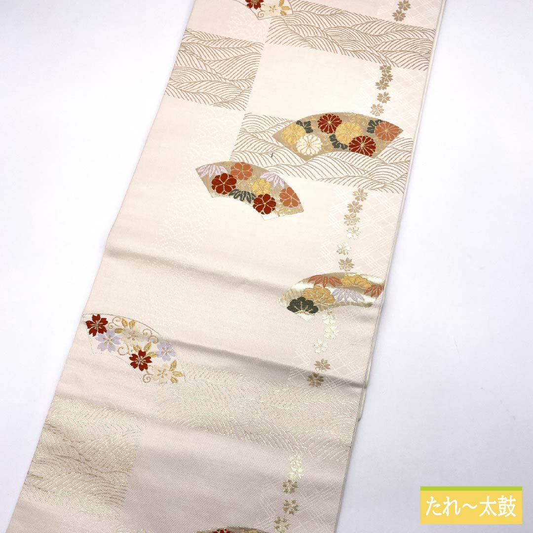 Nagoya Obi, Gofun-iro (white powder-colored) with a fan-shaped design, Chinese flowers, and a twisted plum blossom motif. Length: 348cm. Pure silk, A-rank, six-fold obi, semi-formal, cream-colored. Product number: 1124008523315. Nagoya-made.