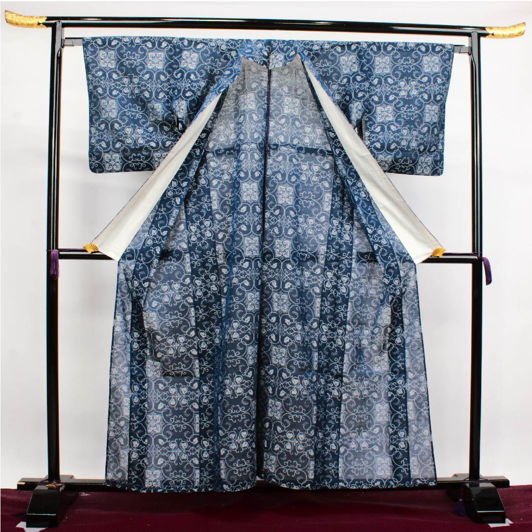 夏物 正絹 紬 身丈158.5cm 裄丈65cm 鉄葡萄色(てつぶどういろ) 宝相華唐草 紗 Sランク 紺系 1132000362318