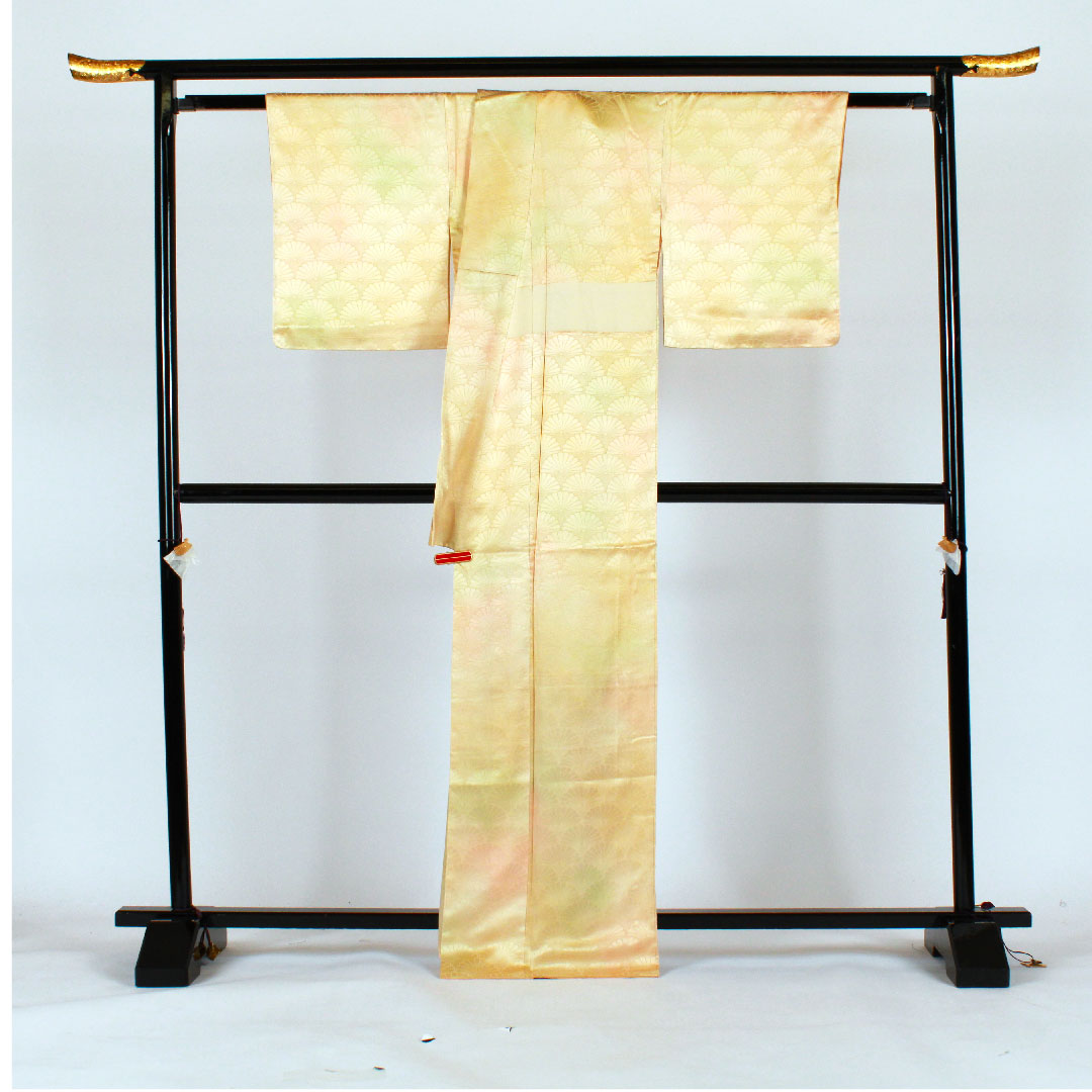 色無地 菊 ぼかし 身丈167.5cm 裄丈66.5cm 袷 正絹 Sランク 黄系 1114000352523