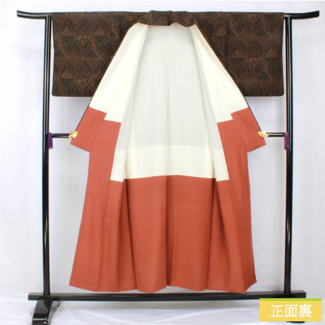 紬 正絹 身丈152cm 裄丈62cm 桃尻色(ももじりいろ) 幾何学模様 Aランク 袷 黒系 1116003763210