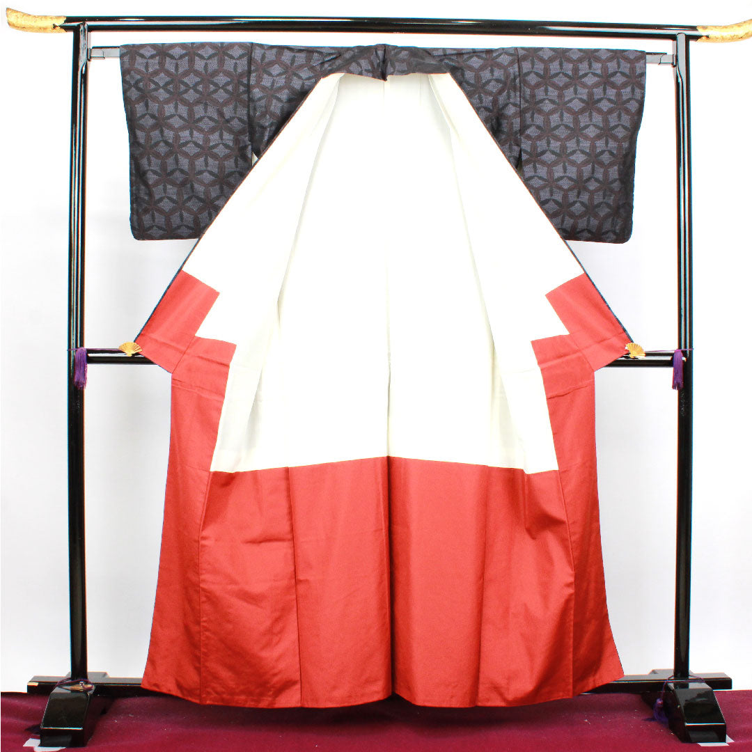 大島紬 身丈160cm 裄丈63.5cm 緯総絣 七宝 正絹 Aランク 袷 黒系 1116002583410