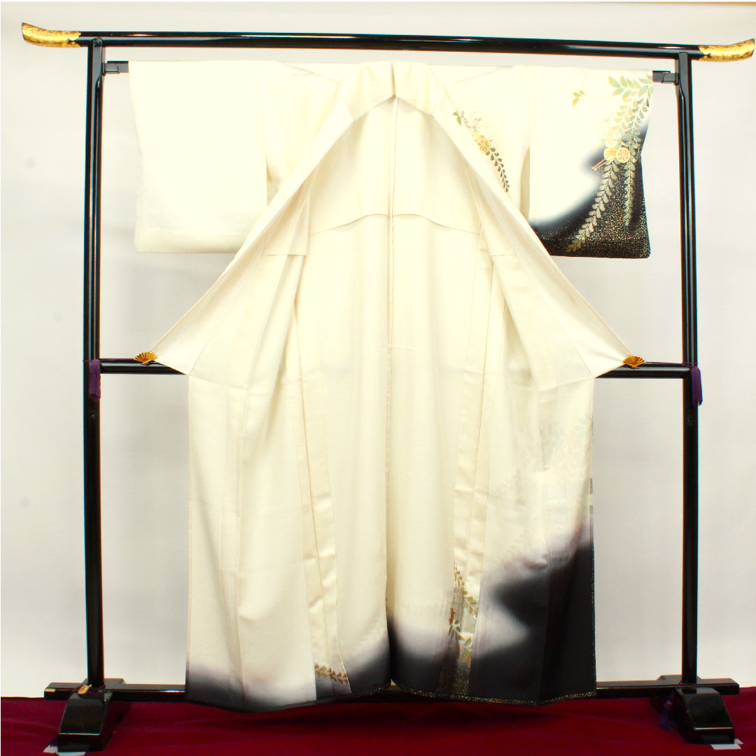 Homongi (formal kimono) made of pure silk, single layer, length 158.5cm, sleeve length 64cm, milky white, gold leaf finish, flower cart, floral pattern, S rank, cream color, 1112003292315