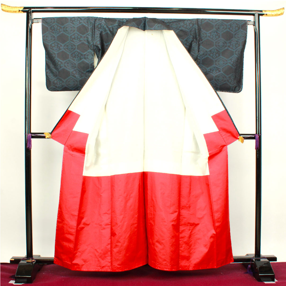 大島紬 身丈160cm 裄丈65.5cm 濃紺色 緯総絣 亀甲 正絹 Aランク 袷 紺系 1116002613418