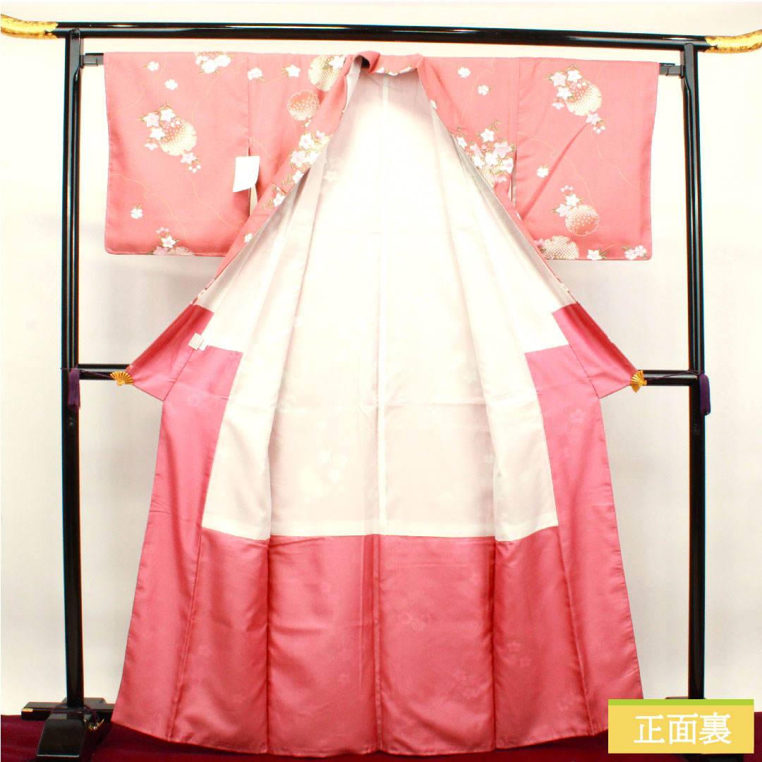 小紋 ポリエステル 身丈165cm 裄丈65.5cm 袷 薄紅梅色(うすこうばいいろ) 洗える着物 雪輪 花模様 しつけ糸付き Sランク ピンク系 1115003992513