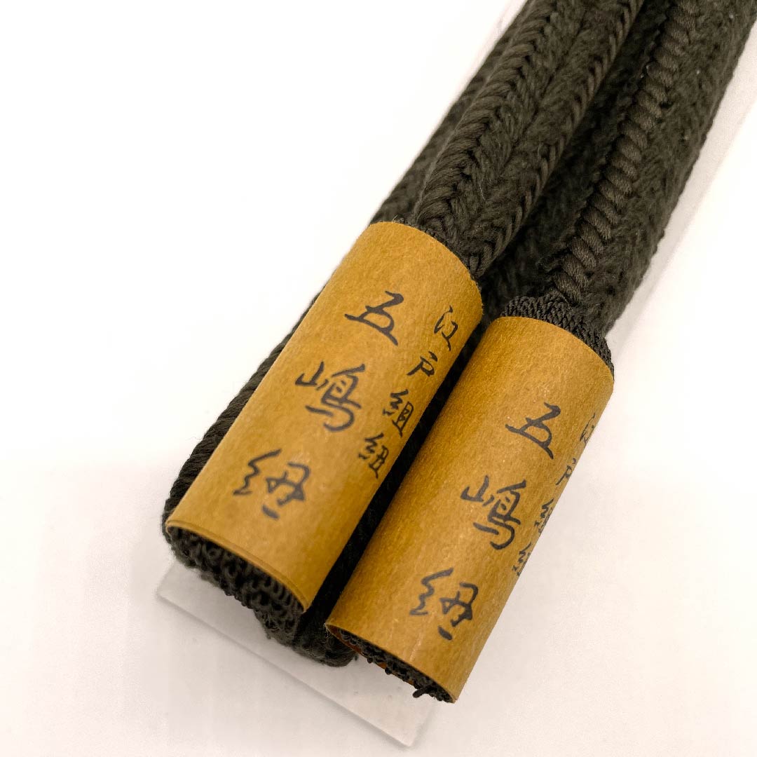 (新古品) 帯締め 正絹 四分紐 黒橡色(くろつるばみいろ) 江戸組紐 五嶋紐 新古品 長さ約156cm 幅約1cm カジュアル Sランク 緑系 1135000232319