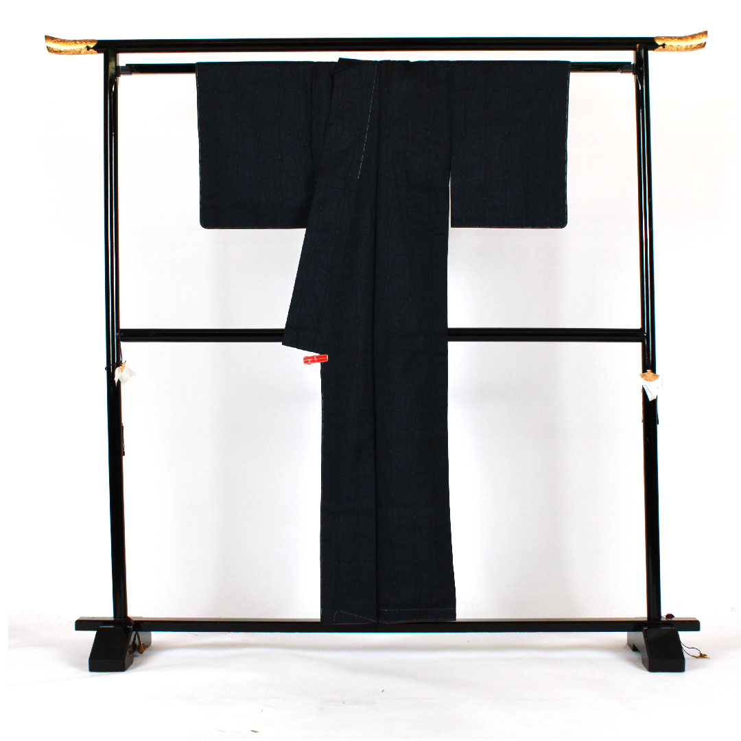 大島紬 身丈156cm 裄丈62cm 経緯絣 麻の葉 正絹 Sランク 袷 紺系 1116001202318