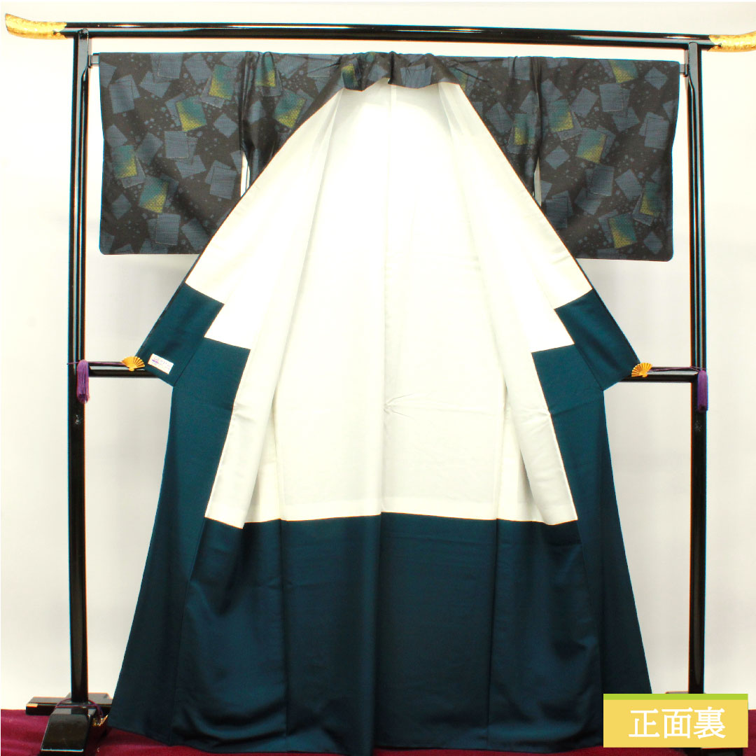大島紬 正絹 身丈167cm 裄丈70cm 緯総絣 色紙模様 Sランク 袷 黒系 1116003062510