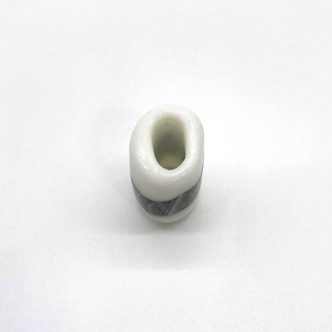 (新古品) 帯留め ガラス カジュアル 白色(しろいろ) トンボ玉 螺旋 幾何学模様 長さ約2.5cm 幅約3cm Sランク 白系 1137000532911