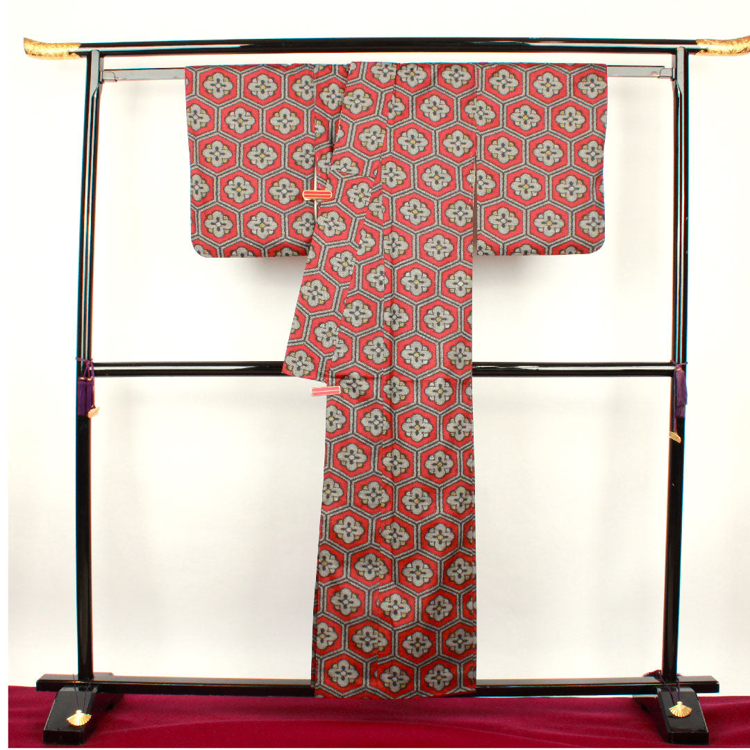 村山大島 身丈151.5cm 裄丈62cm 臙脂色 アンサンブル 亀甲に梅 正絹 Aランク 袷 赤系 1116001633212