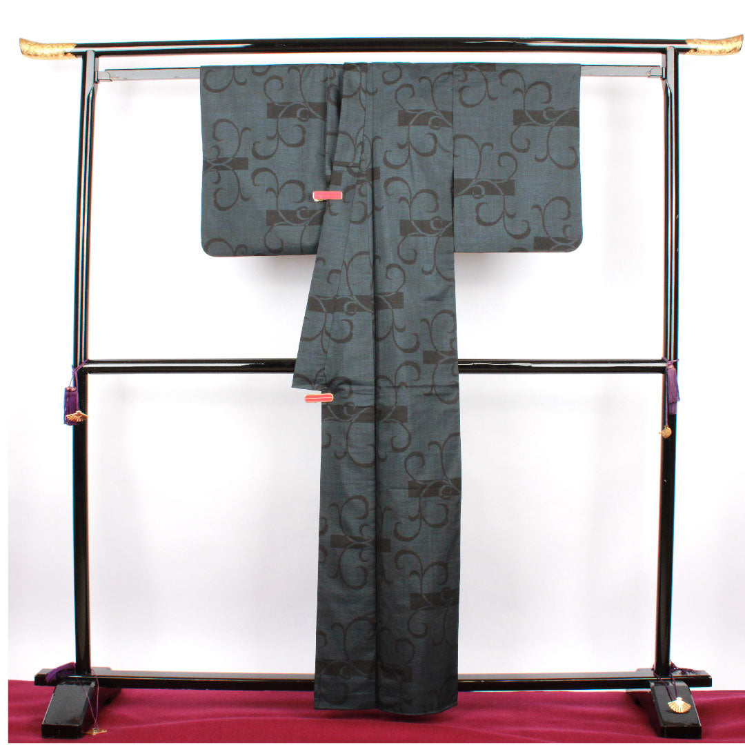 大島紬 身丈158.5cm 裄丈62.5cm 本藍染 12マルキ 経緯絣 蔦模様 正絹 Sランク 袷 紺系 1116001602318