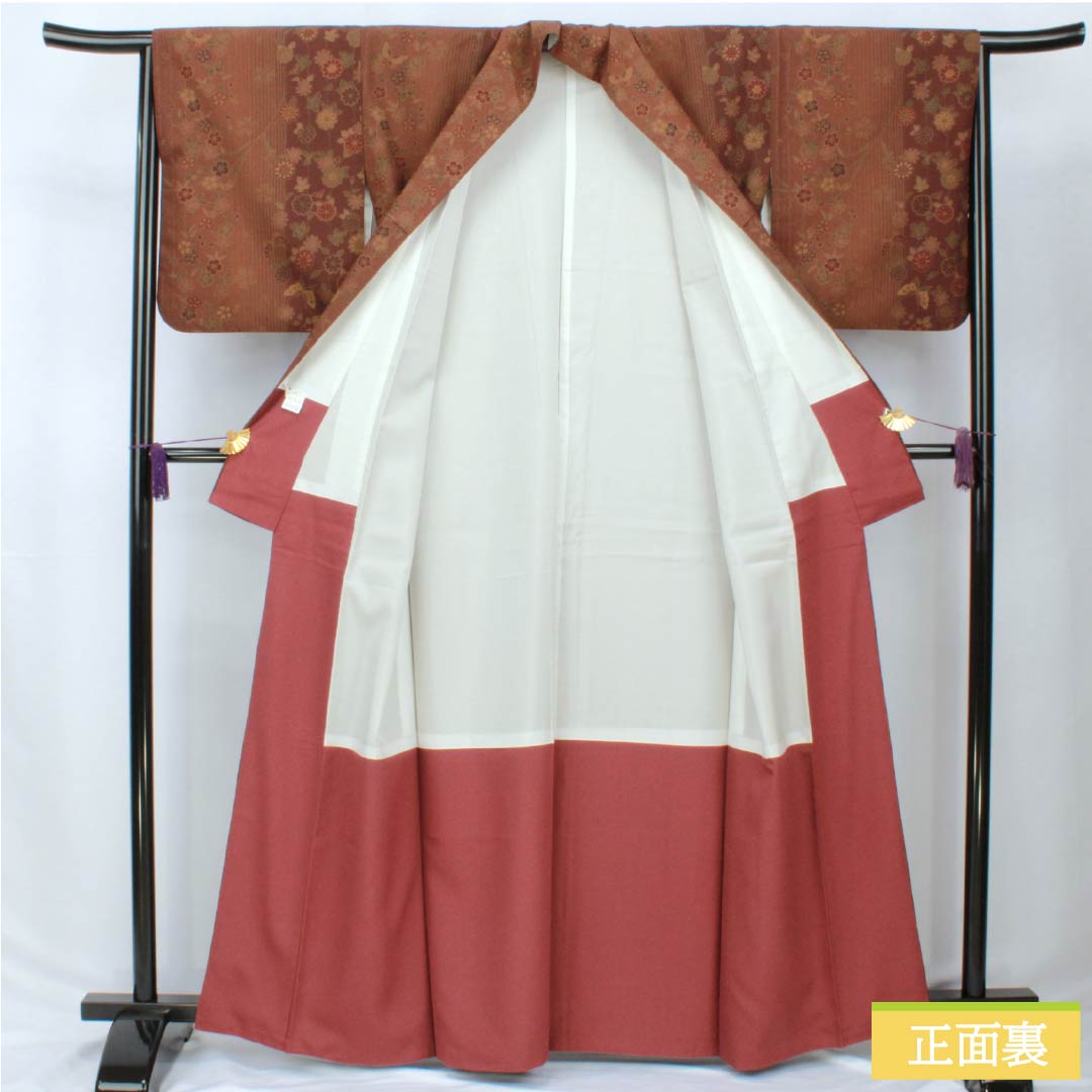 小紋 ポリエステル 身丈163cm 裄丈64.5cm 袷 焦色(こがれいろ) 煉瓦色(れんがいろ) 草花模様 蝶 洗える着物 Sランク 茶系 1115005992414