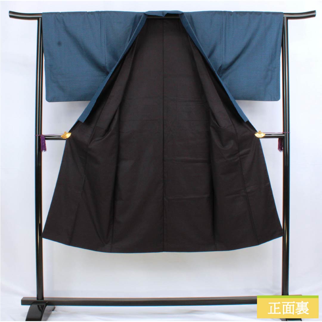 男物 正絹 Sランク 身丈129.5cm 裄丈62cm 韓藍色(からあいいろ) 幾何学模様 紬地 袷 紺系 1119001002218