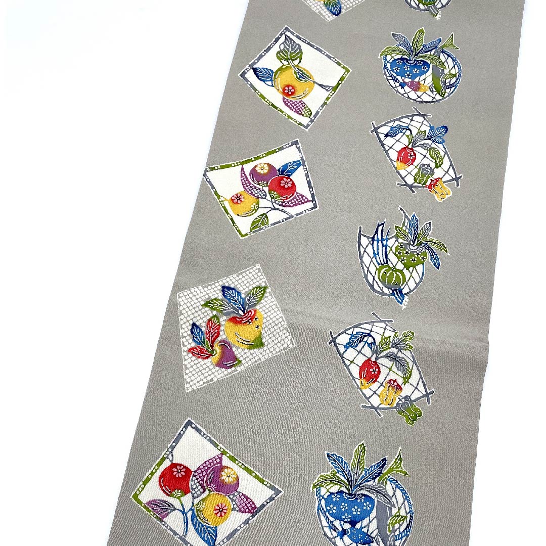 名古屋帯 絹鼠色 野菜 京紅型 帯丈372cm 正絹 Sランク 全通 カジュアル グレー系 1124005392322 開き仕立て