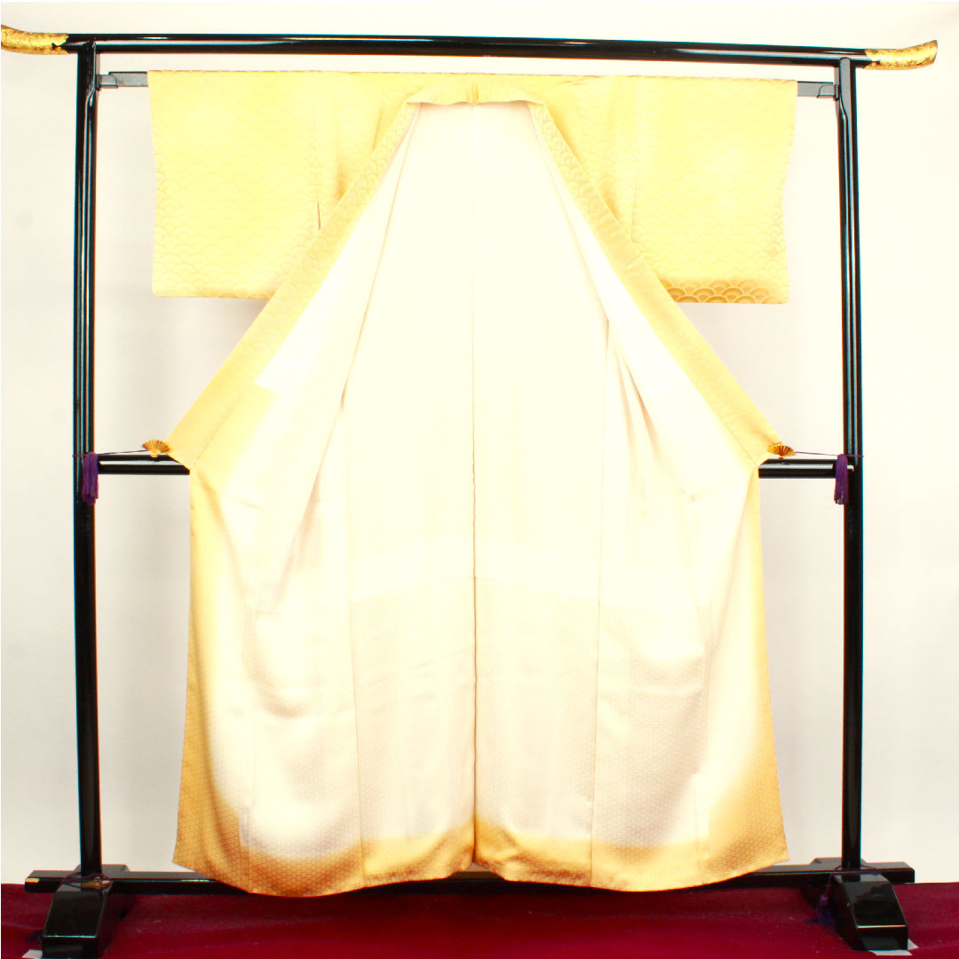 Plain color, pure silk, shishi-iro, Seigaiha pattern, length 157cm, sleeve length 62.5cm, lined, S rank, yellow, 1114000862323