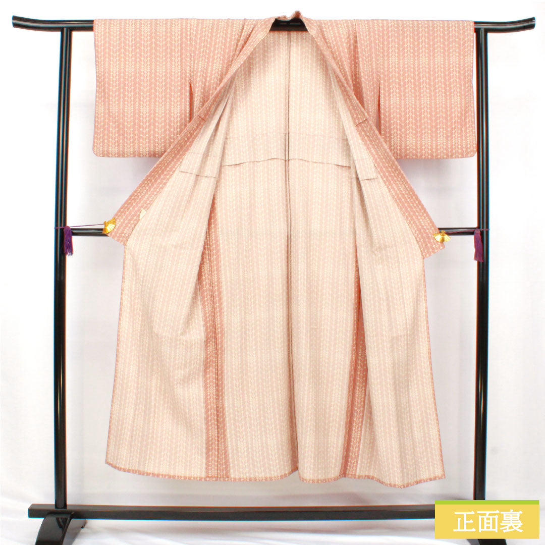 小紋 正絹 Aランク 身丈144.5cm 裄丈60.5cm 単衣 嵯峨鼠色(さがねずいろ) 幾何学模様 ピンク系 1115007623113