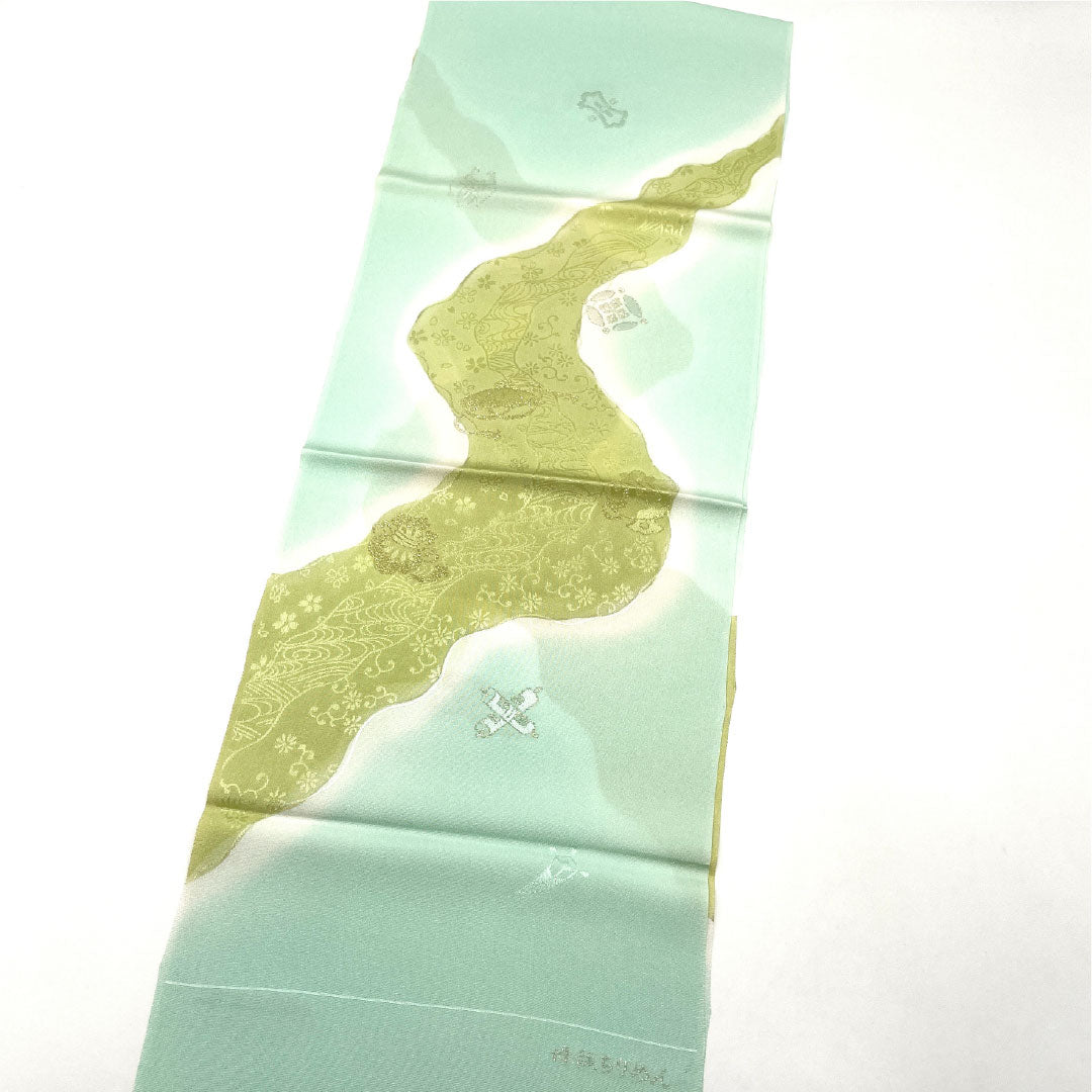 (新古品)帯揚げ 正絹 NEWランク セミフォーマル 秘色(ひそく) 丹後ちりめん 宝尽くし 流水 長さ約180cm 幅約29cm 緑系 1136001341919