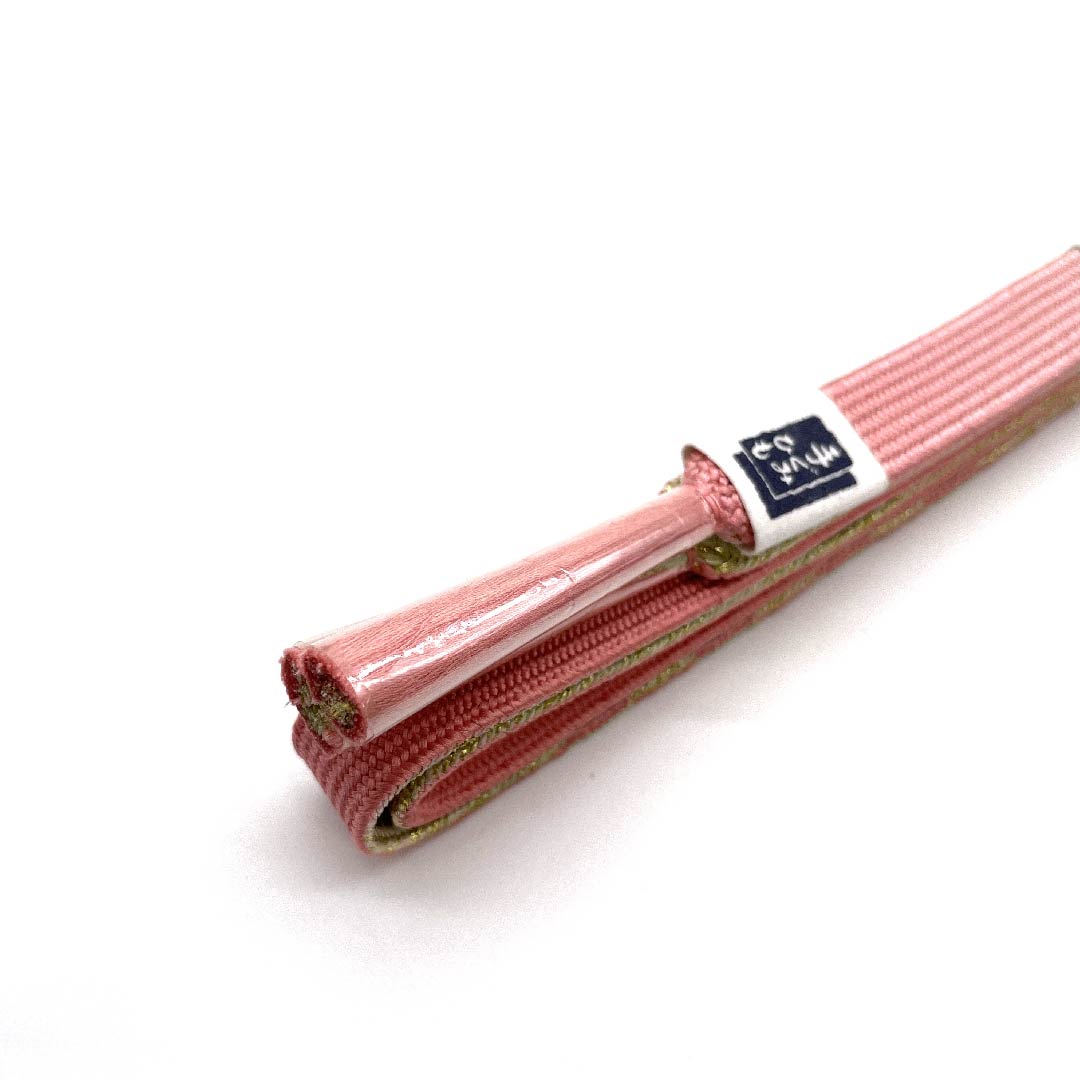 (New old stock) Obijime (sash fastener) Pure silk quarter string, single layer plum color (hitoeumeiro) Metallic thread used Hand-woven string New old stock Length approx. 162cm Width approx. 1.5cm Semi-formal S rank Pink 1135001562913
