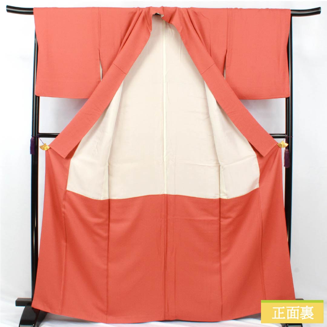 Solid-colored silk kimono, S rank, length 166cm, sleeve length 67cm, medium crimson (nakabeniiro), single crest, oak and floral motifs, lined, vermilion, 1114002402516