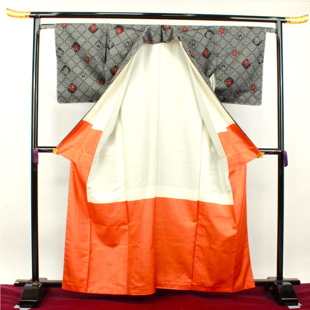 村山大島紬 身丈163.5cm 裄丈64cm しつけ糸付き 未使用品 アンサンブル 幾何学模様 正絹 Sランク 袷 黒系 1116002832410