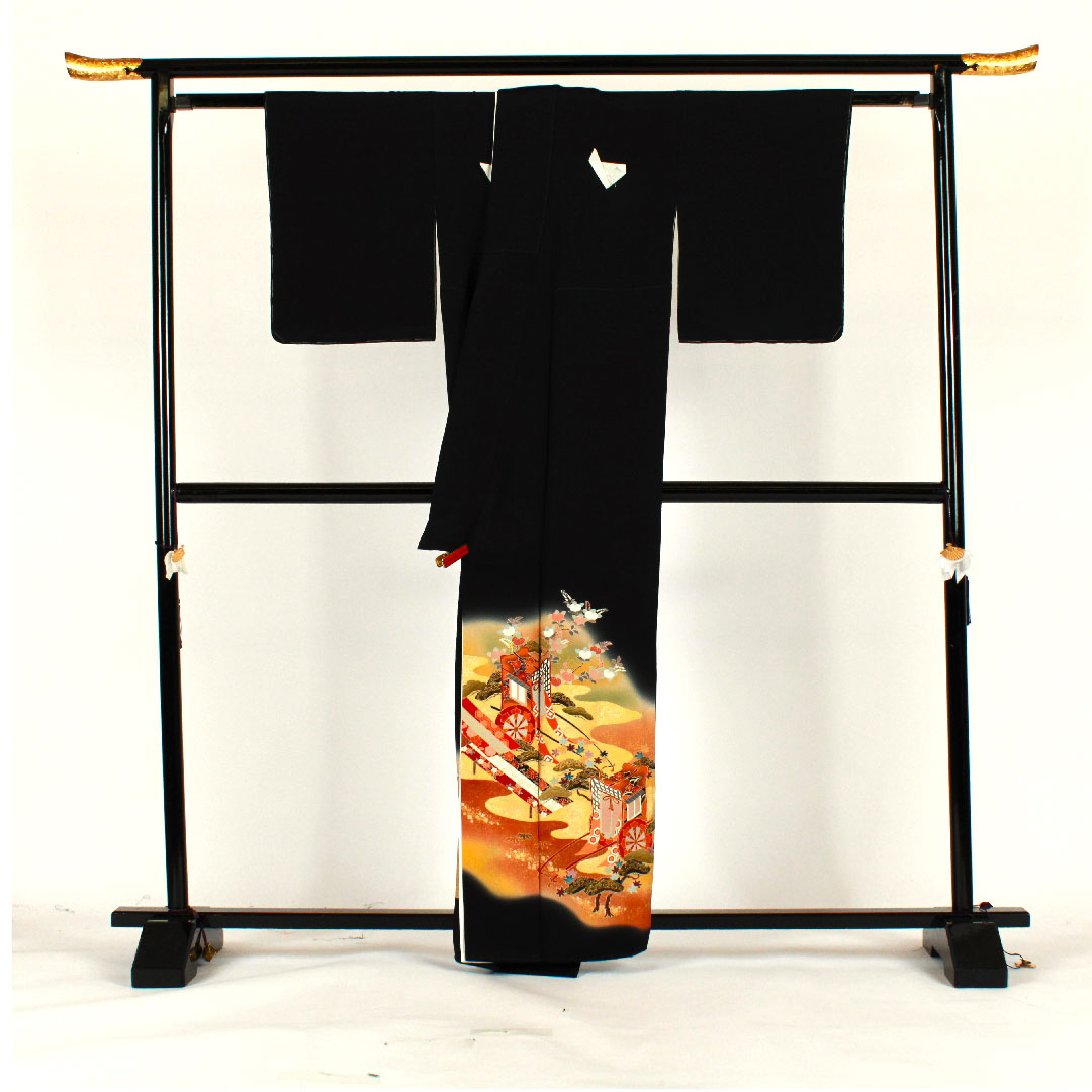 Black formal kimono, length 161.5cm, sleeve length 64cm, lined, Kyoto Yuzen, Imperial carriage, quince, pure silk, S rank, five crests, black, 1111000272410