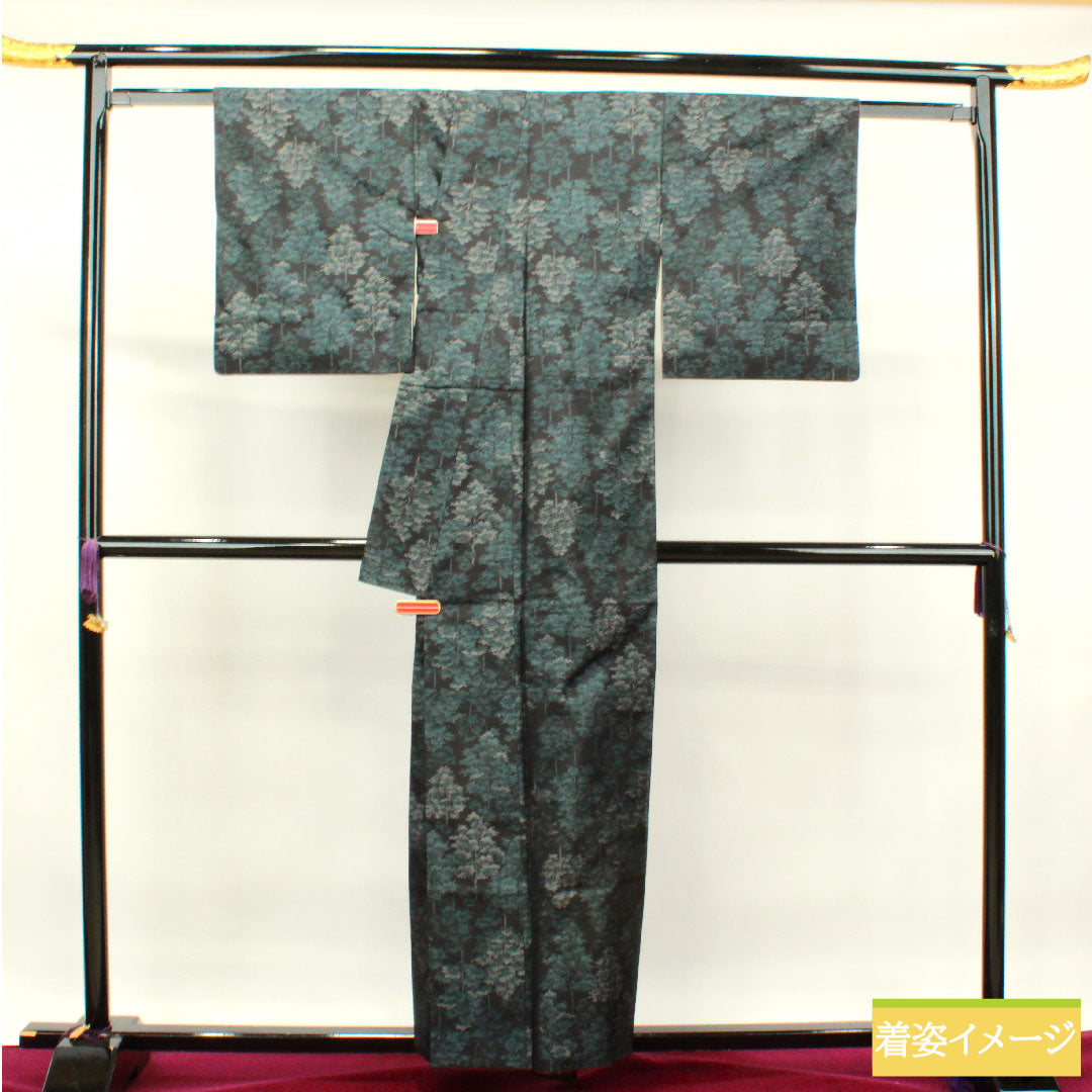 大島紬 正絹 身丈158cm 裄丈64.5cm 緯総絣 抽象模様 Sランク 袷 黒系 1116002942310