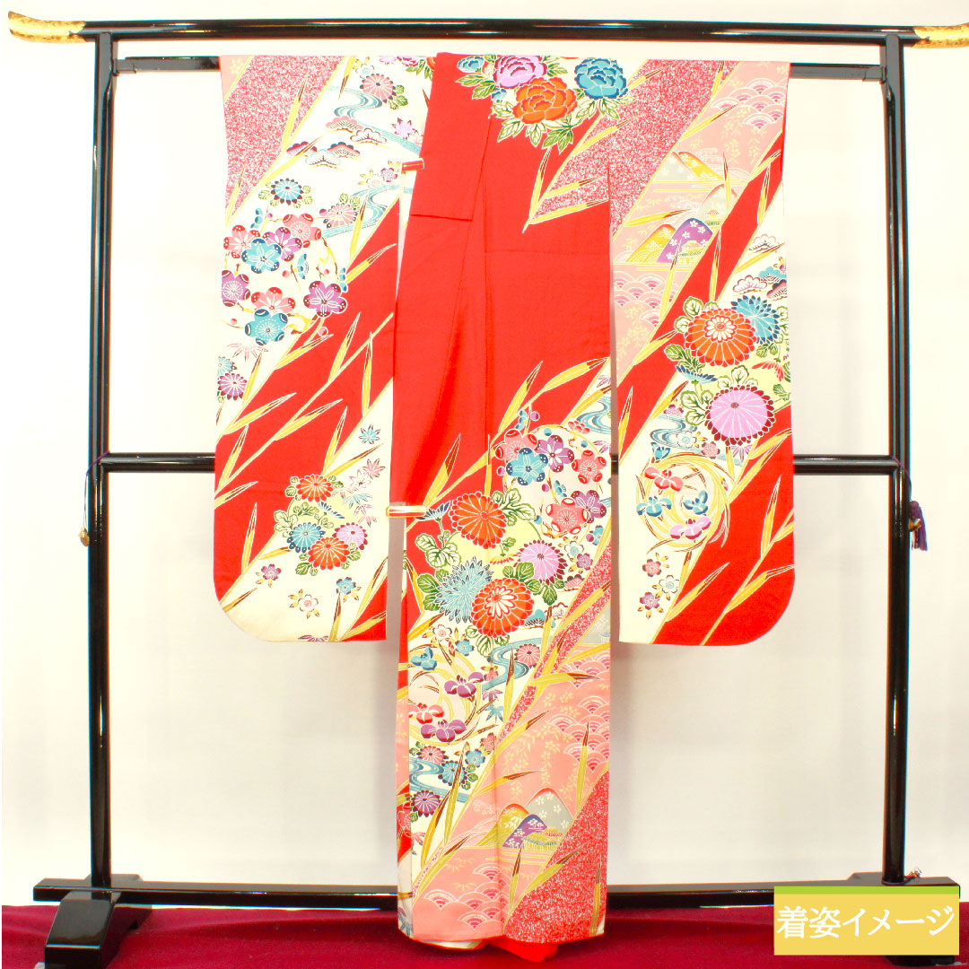 Furisode (long-sleeved kimono) made of pure silk, length 161.5cm, sleeve length 62.5cm, lined, old Turkish red, auspicious motif, A rank, red, 1113002023412