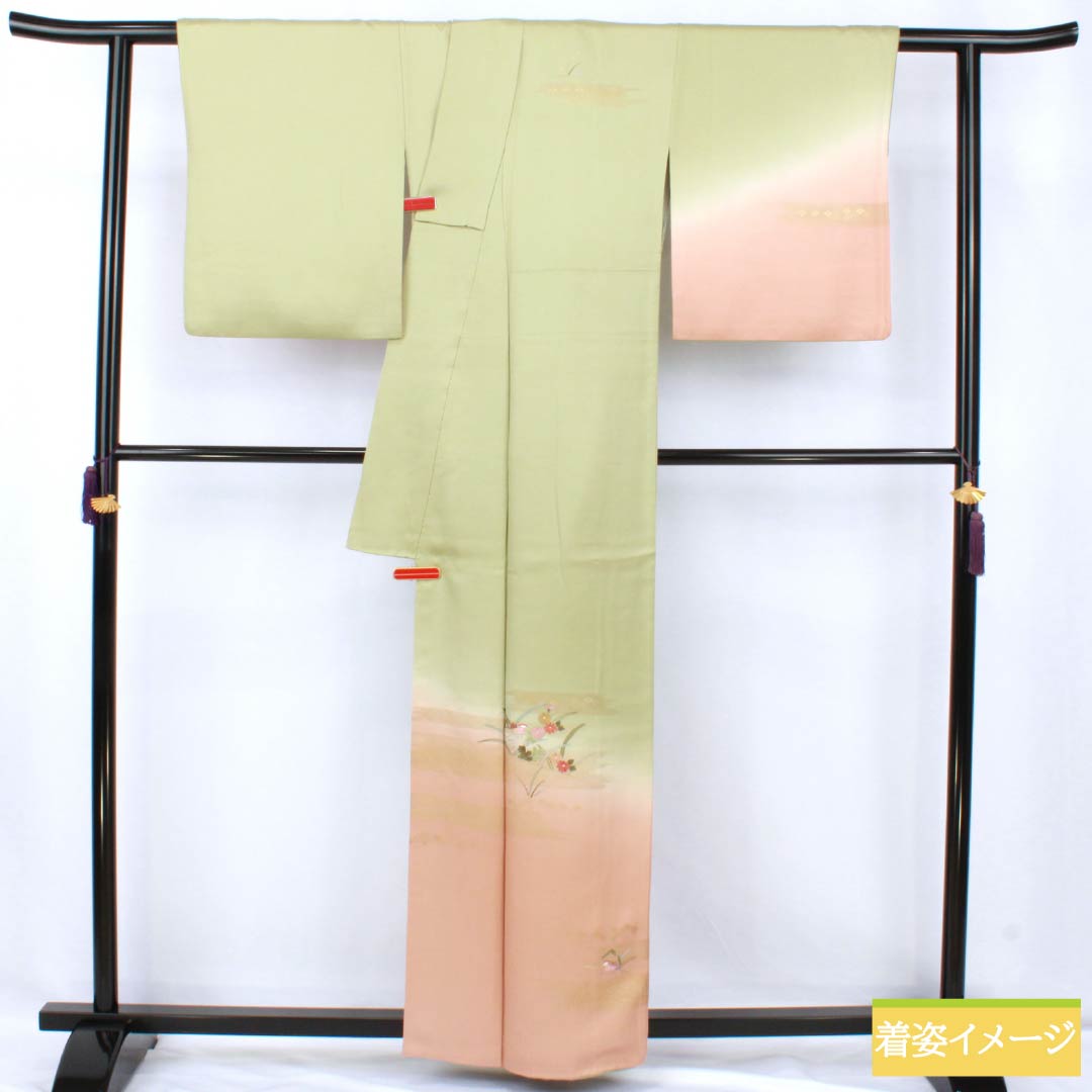 This S-rank, lined, pure silk formal kimono (visiting kimono) features a light willow-colored tsukesage (dressed kimono) with Suzhou embroidery, featuring mandarin ducks, small flowers, and a pearl-tone finish in green. Product code: 1112007102419