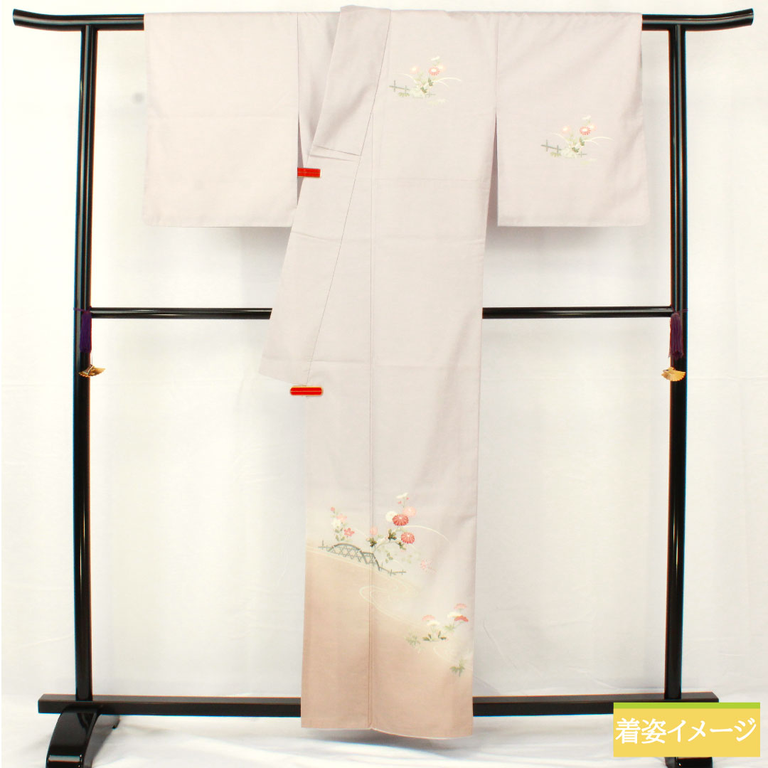 訪問着 ポリエステル 袷 身丈159cm 裄丈65.5cm 白藤色(しらふじいろ) 洗える着物 菊 桔梗 草花模様 しつけ糸付きSランク 紫系 1112005302320