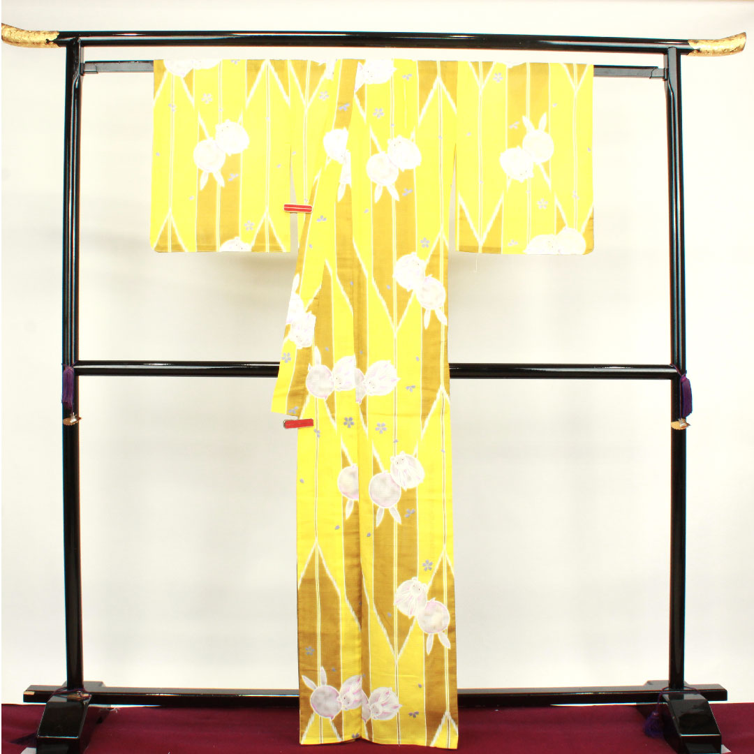 浴衣 苅安色 ウサギ 矢羽根 桜 木綿 Aランク 単衣 身丈165cm 裄丈67cm 黄系 1118001963523