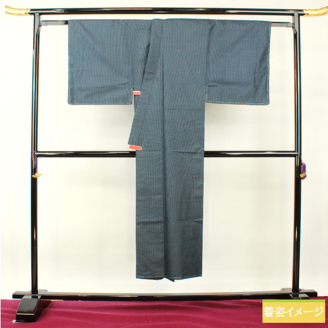 男物 正絹 身丈145cm 裄丈70.5cm 大島紬 亀甲模様 しつけ糸付き 未使用品 Sランク 袷 紺系 1119000792418