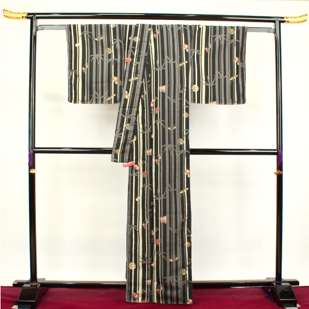 小紋 身丈165.5cm 裄丈66.5cm 袷 しつけ糸付き 未使用品 洗える着物 竹 吉祥文様 ポリエステル Sランク 黒系 1115003362510