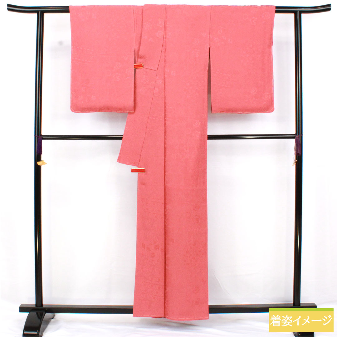 色無地 正絹 身丈157.5cm 裄丈63cm 桃紅色(とうこうしょく)綸子 一つ紋 蔓柏 袷 Aランク ピンク系 1114002003313