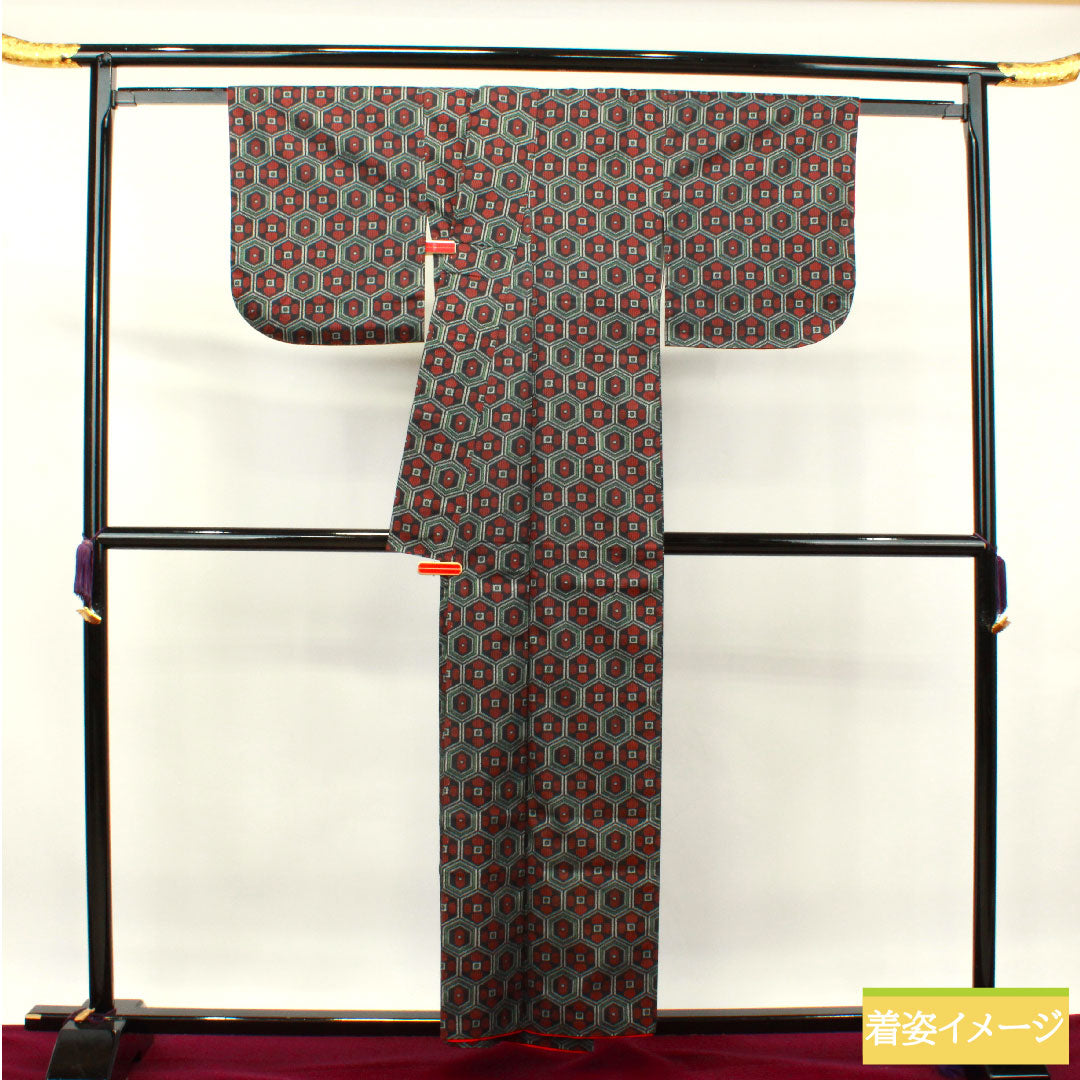 村山大島紬 正絹 身丈157cm 裄丈62.5cm 亀甲 Aランク 袷 黒系 1116002993310